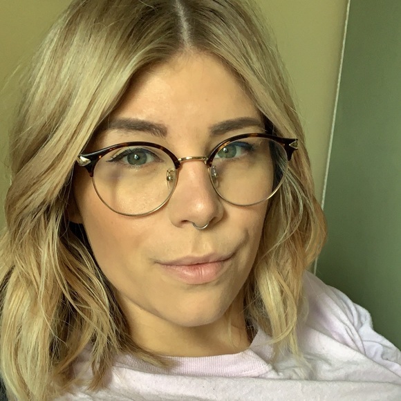 Meet your Posher, Alexandra - Picture 1 of 1